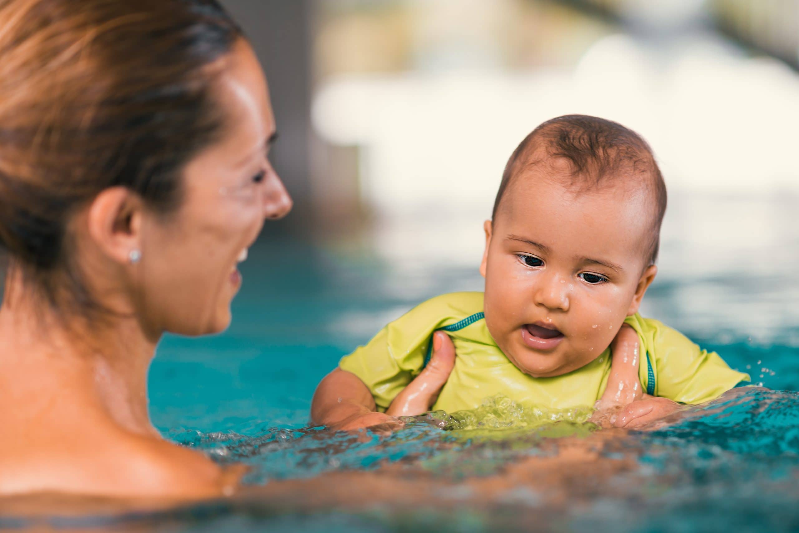 Cours de natation et aquq-poussette pour maman et bébé
